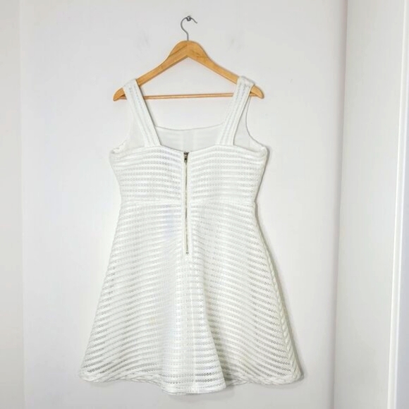 Romeo & Juliet Couture NEW White Sleeveless Lined Mini Party Dress NWT Large - Picture 2 of 12